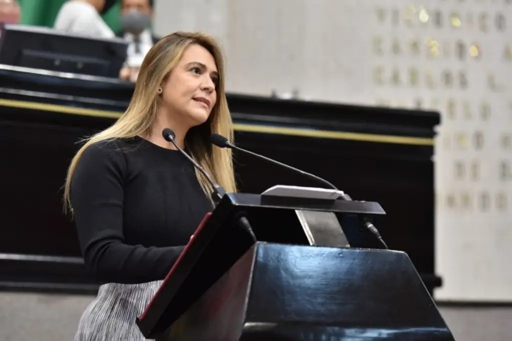 Imagen Diputada Montserrat Ortega renuncia a bancada del PAN; dice que tiene 22 denuncias contra dirigente estatal