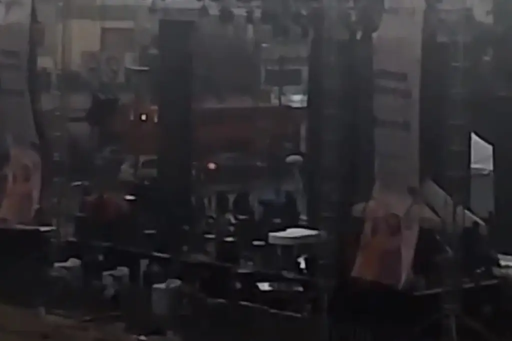 Imagen Así se vio la caída del escenario para evento del Día de las Madres en CDMX (+Video)