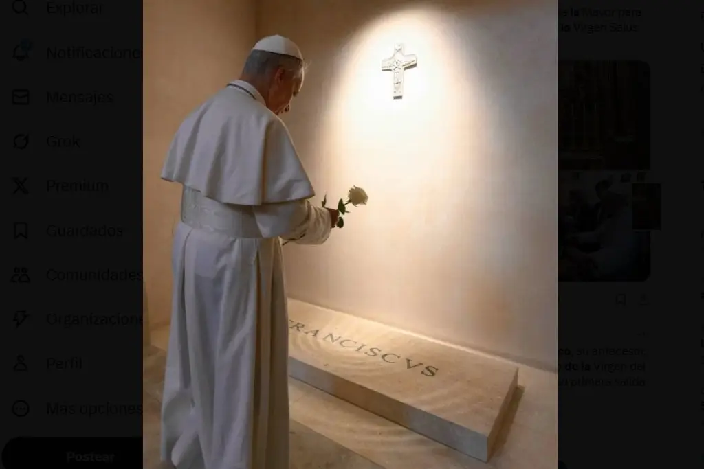 Imagen Papa León XIV acude a la tumba de Francisco 