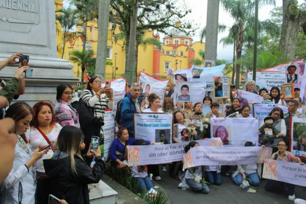Imagen Con las manos vacías: madres buscadoras marchan en Orizaba este 10 de mayo