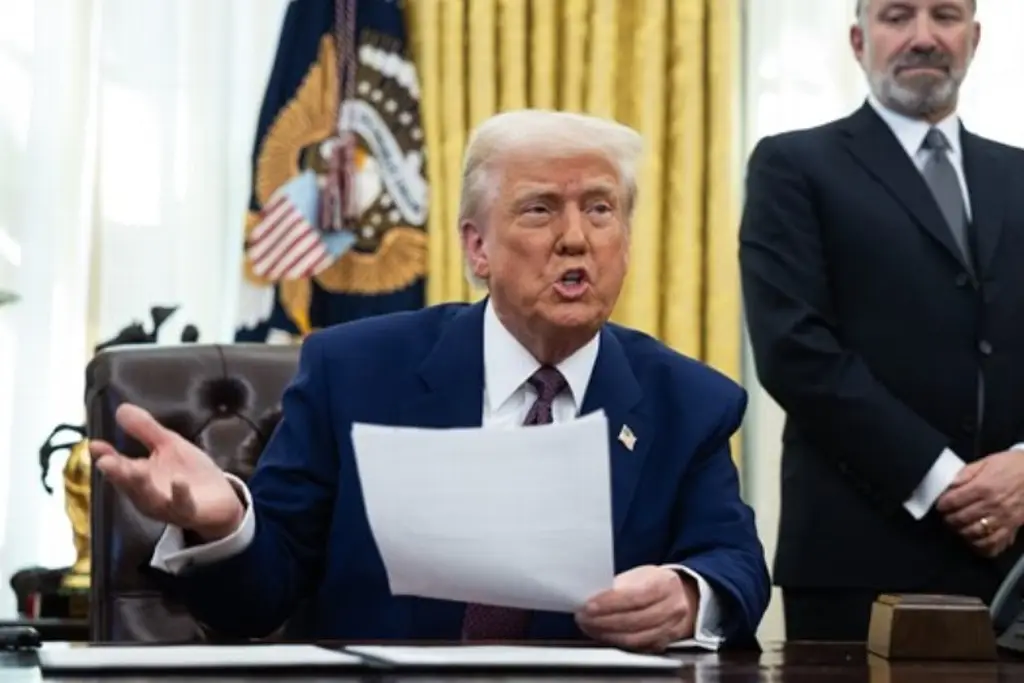 Imagen Trump firma decreto para que farmacéuticas bajen precios de medicinas