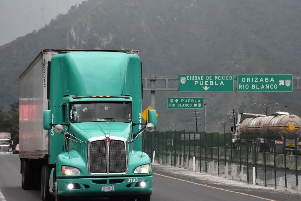 Imagen Continúan robos y asaltos a transportistas en Veracruz