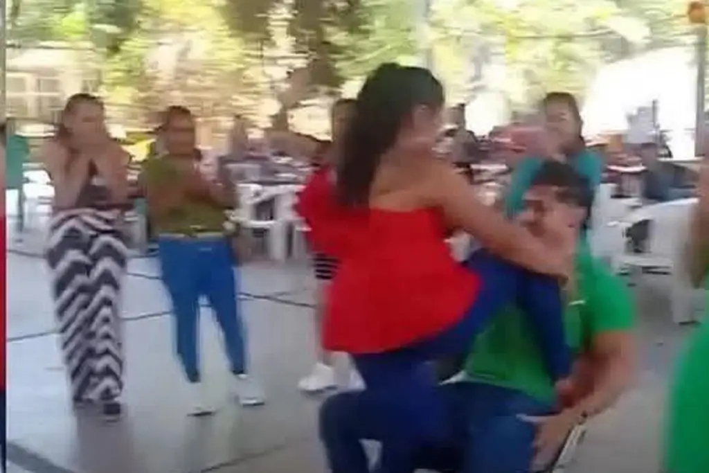 Imagen Indignación en Tabasco por concurso de baile en festival del Día de las Madres