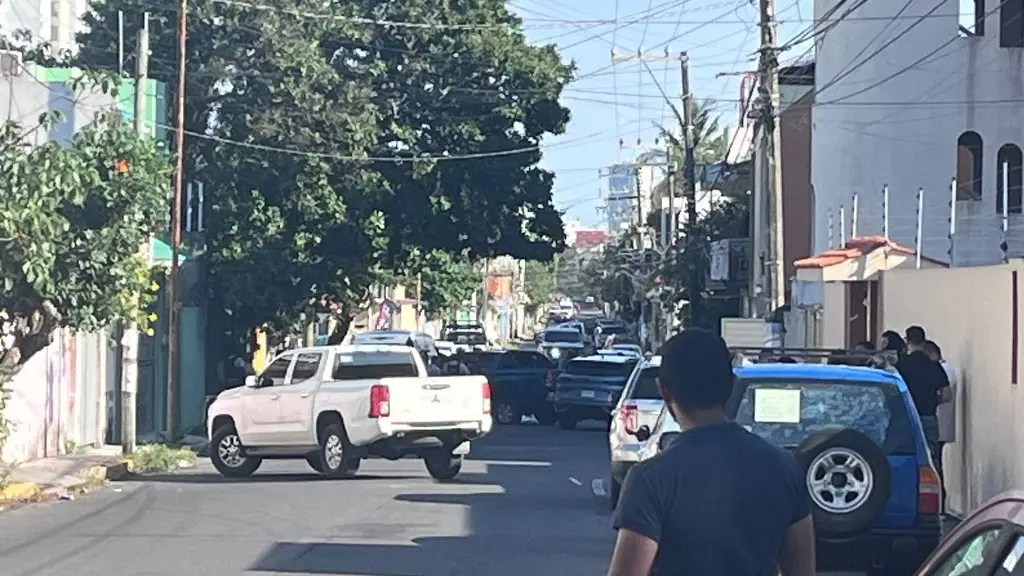 Imagen Reportan 3 muertos por balacera en avenida Vía Muerta de Boca del Río