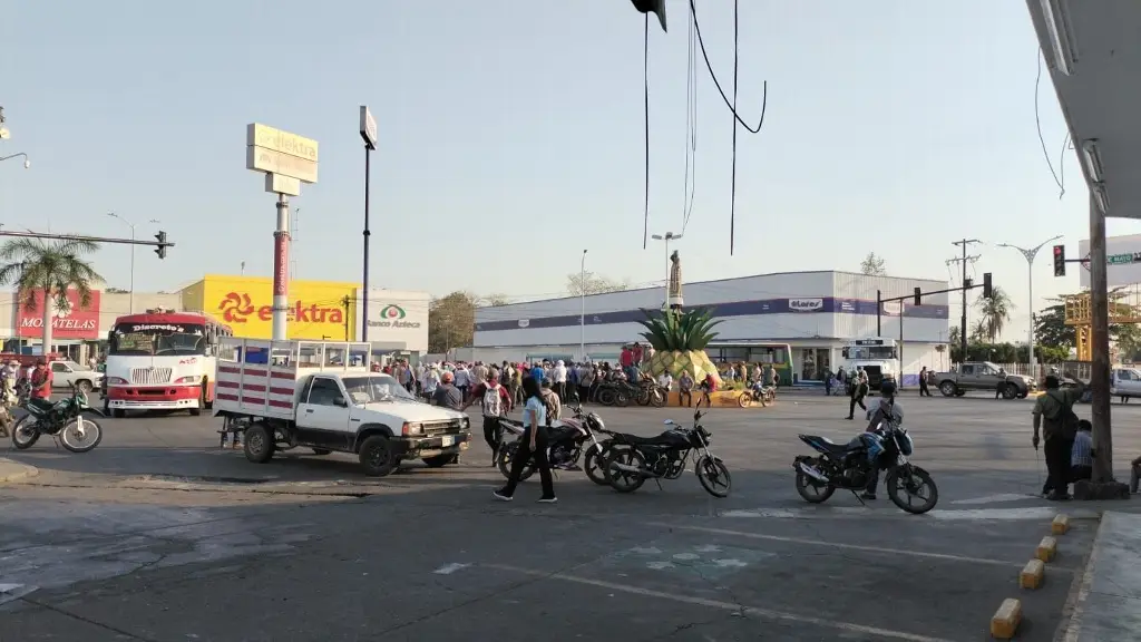 Imagen Suman 8 horas de bloqueos en Tuxtepec; exigen obras públicas pendientes