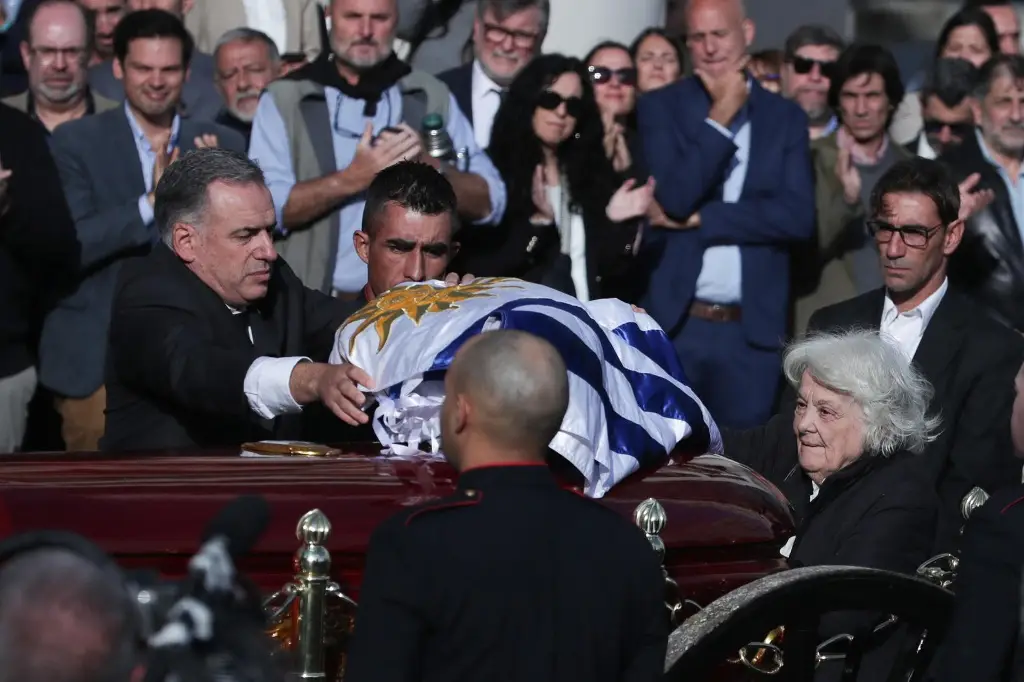 Imagen Uruguay despide al expresidente José Mujica; realizan cortejo fúnebre