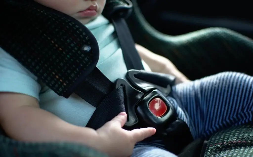 Imagen Deja a su hijo de 7 meses dentro de auto a más de 40 grados en Nuevo león