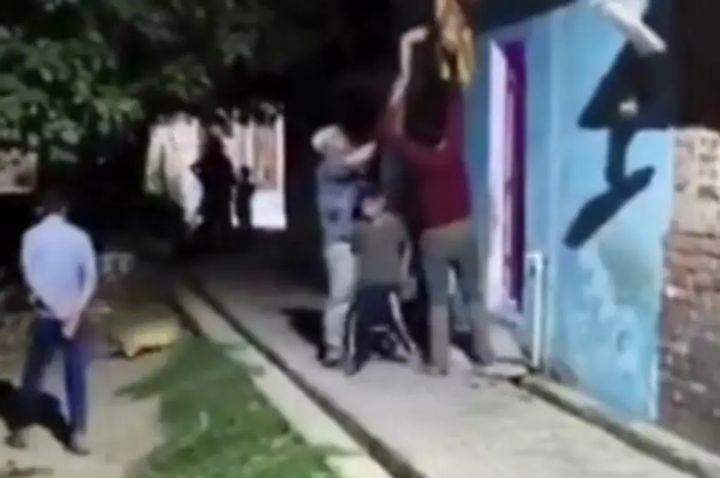 Imagen Cuelga a su esposa del techo tras discusión (+Video) 