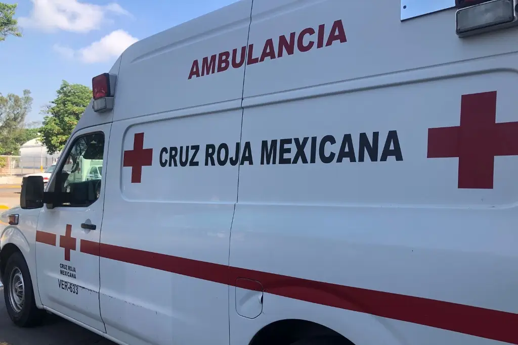 Imagen Deja 5 lesionados fuerte choque entre auto y mototaxi en Veracruz