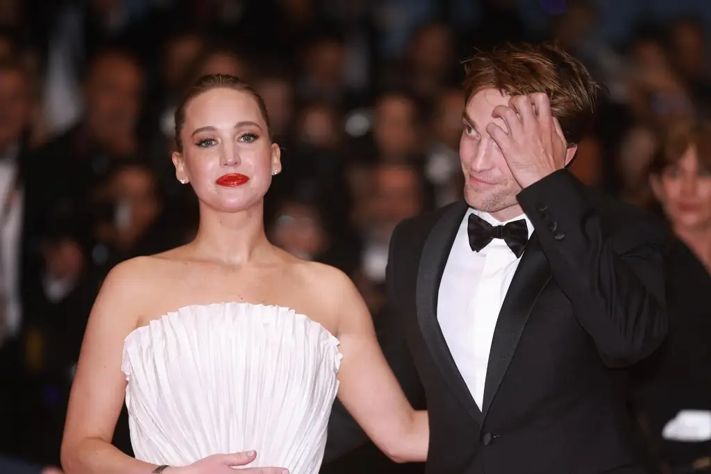 Imagen Jennifer Lawrence y Robert Pattinson desatan la locura en alfombra roja de Cannes