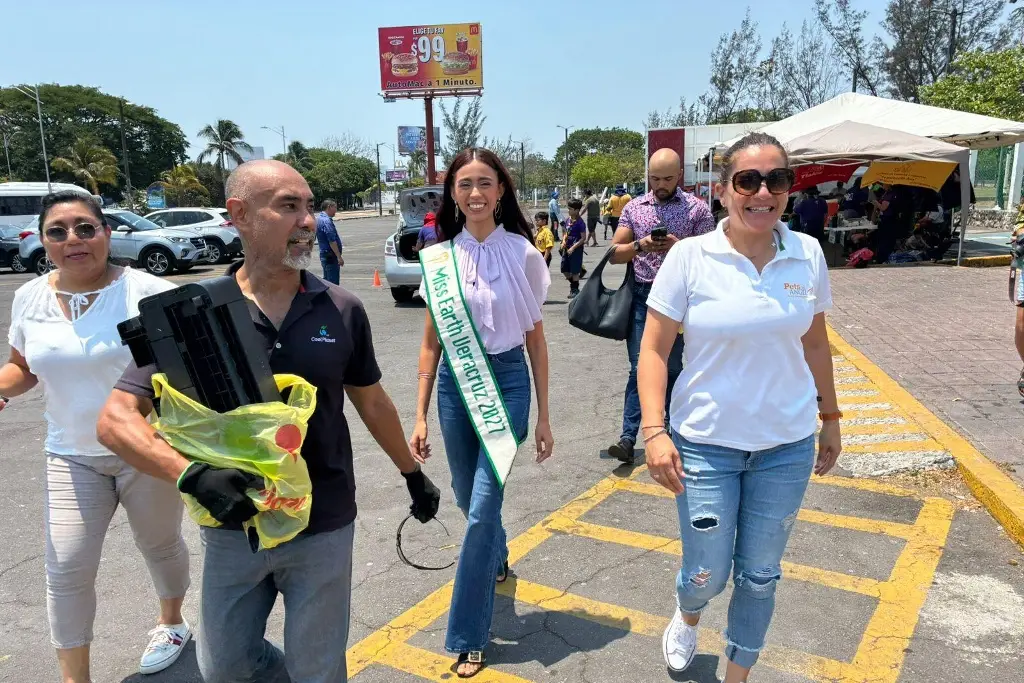 Imagen Miss Earth Veracruz participa en la 'Electrorecolección' de Cool Planet