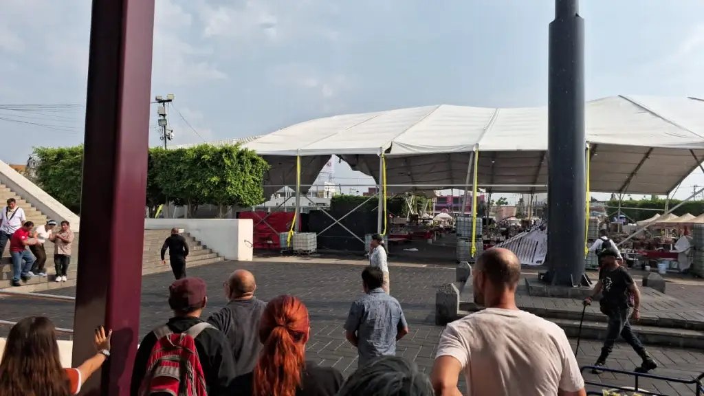 Imagen Colapso de carpa en Feria del Libro de Nezahualcóyotl deja 5 lesionados (+Video)