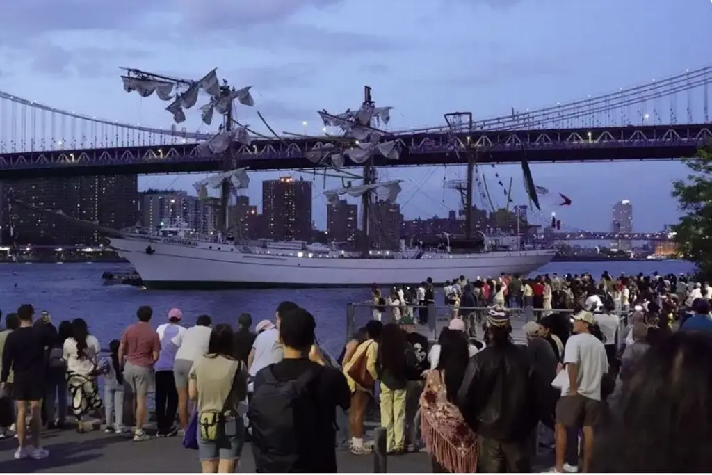 Imagen Así describieron testigos choque del buque Cuauhtémoc con puente de Nueva York
