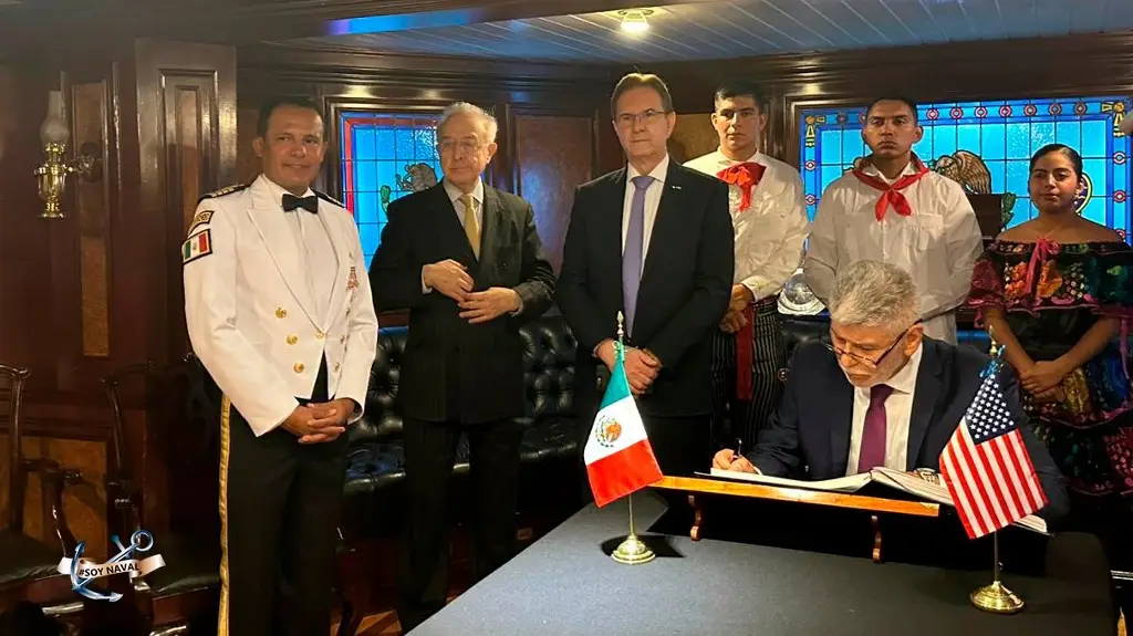 Imagen Embajador Esteban Moctezuma coordina atención a lesionados por accidente del buque Cuauhtémoc