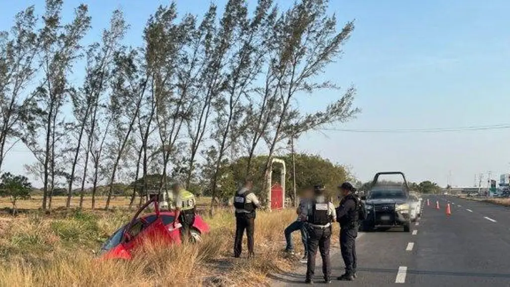 Imagen Tome precauciones, hay cierre parcial de circulación en carretera de Veracruz 