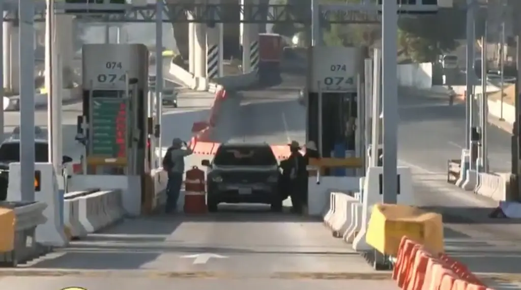 Imagen CNTE se moviliza y toma casetas (+Video)