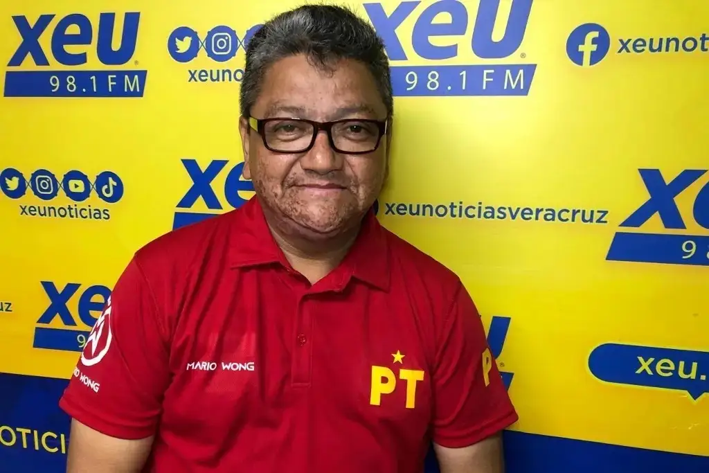 Imagen Mario Wong pagará llantas ponchadas por baches; va por regularizar tarifas del agua y alumbrar Veracruz 