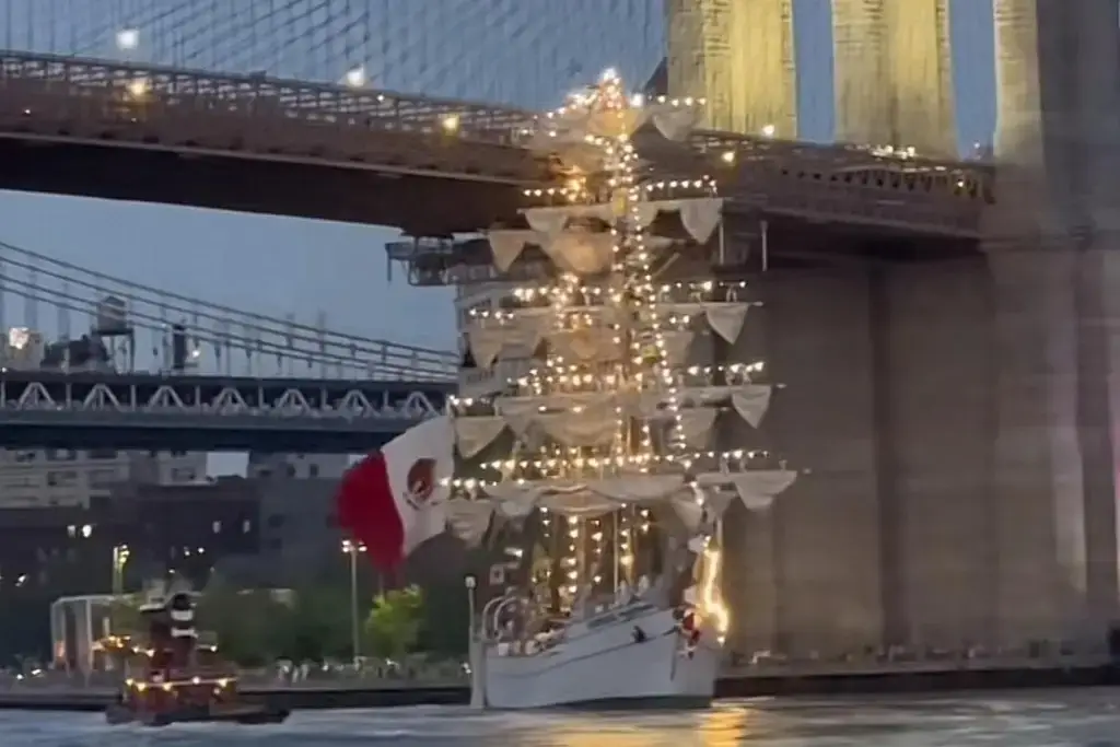 Imagen Maniobras del Cuauhtémoc estaban bajo el control del piloto de puerto en NY: Marina 