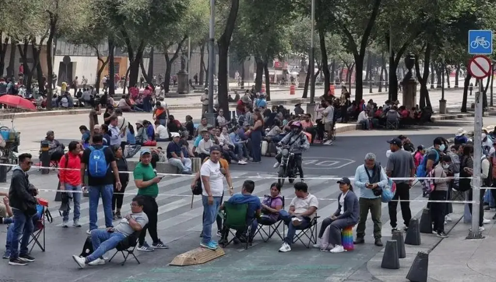 Imagen Maestros retiran bloqueo tras 5 horas y regresan a plantón en el zócalo de CDMX