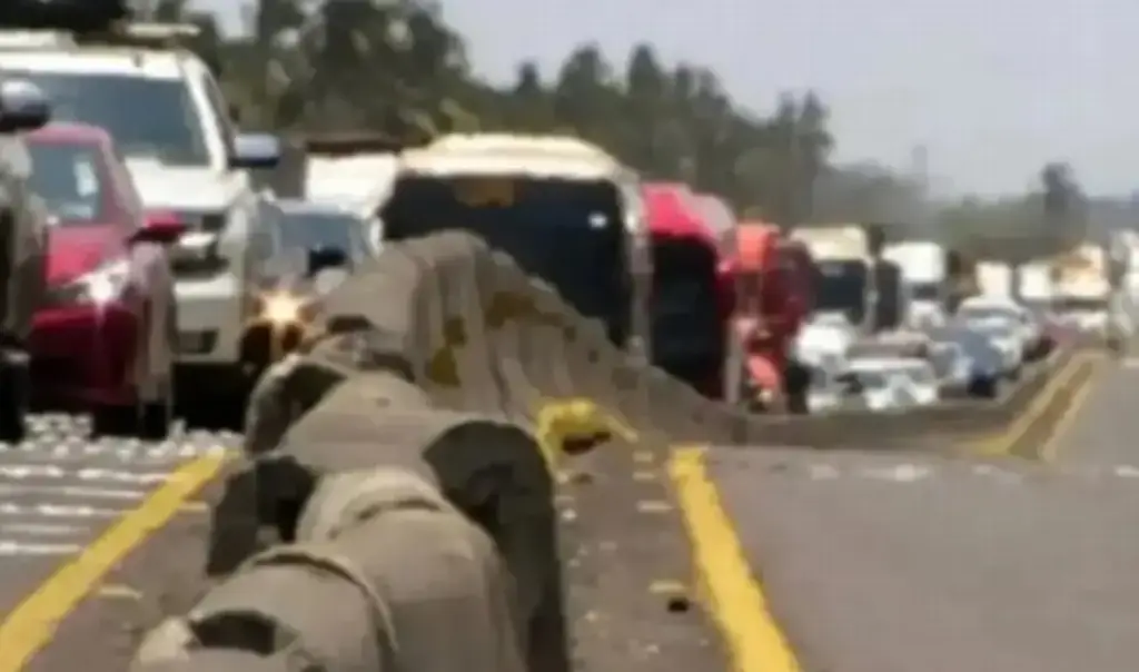 Imagen Hay cierre total de circulación en autopista de Veracruz; es por esta razón 