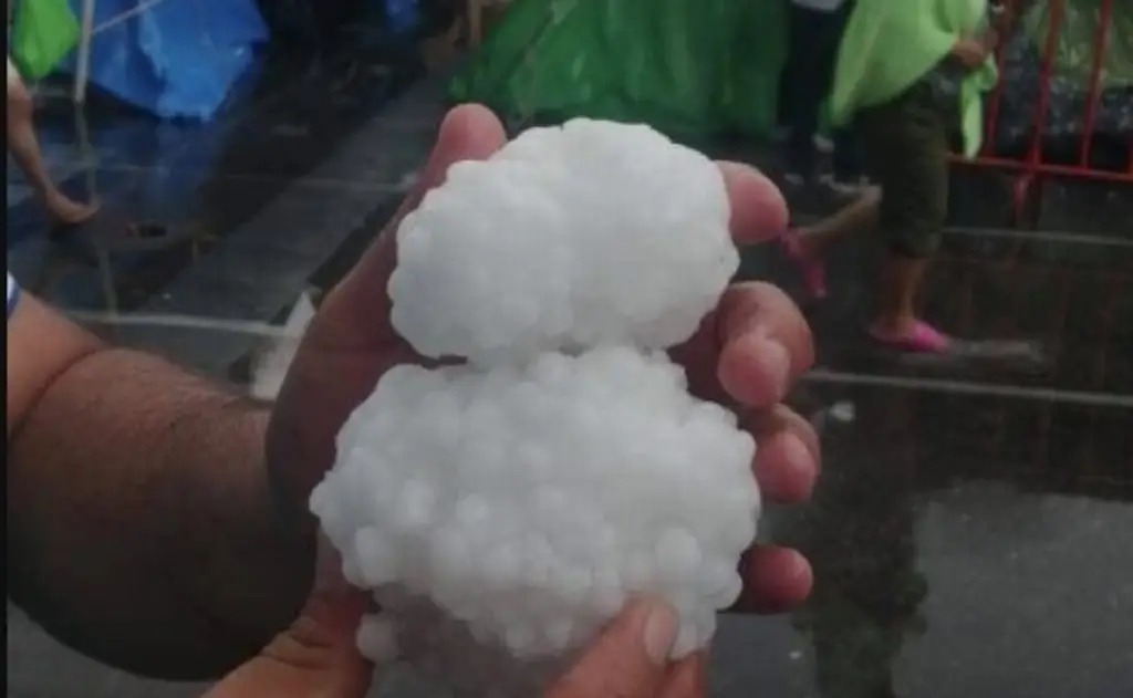 Imagen Así el granizo que cayó a manifestantes de la CNTE en CDMX (+Video)