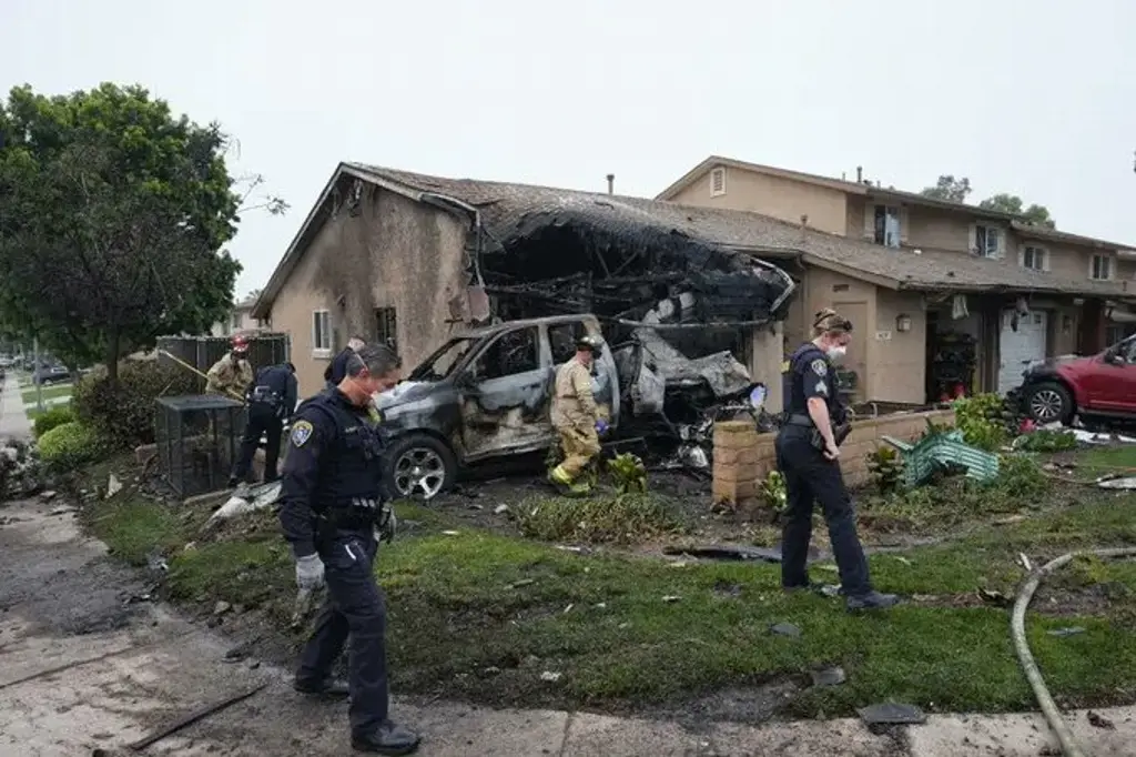 Imagen Confirman 2 muertos y 8 heridos por avioneta que se estrelló en barrio de San Diego