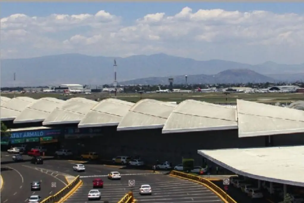 Imagen Maestros de la CNTE retiran bloqueo de Aeropuerto de Ciudad de México