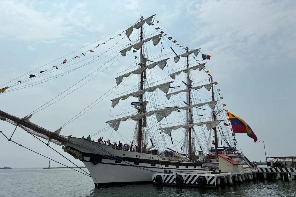 Imagen En Veracruz abren al público en general el buque escuela de la Armada de Venezuela