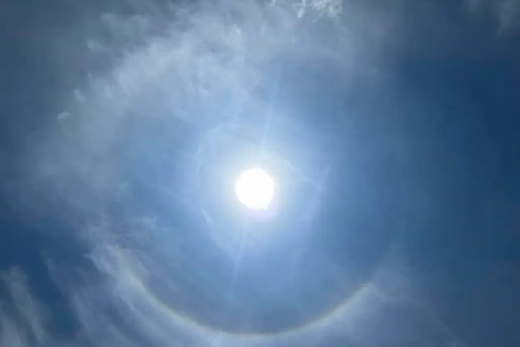 Imagen Reportan halo solar la mañana de este sábado