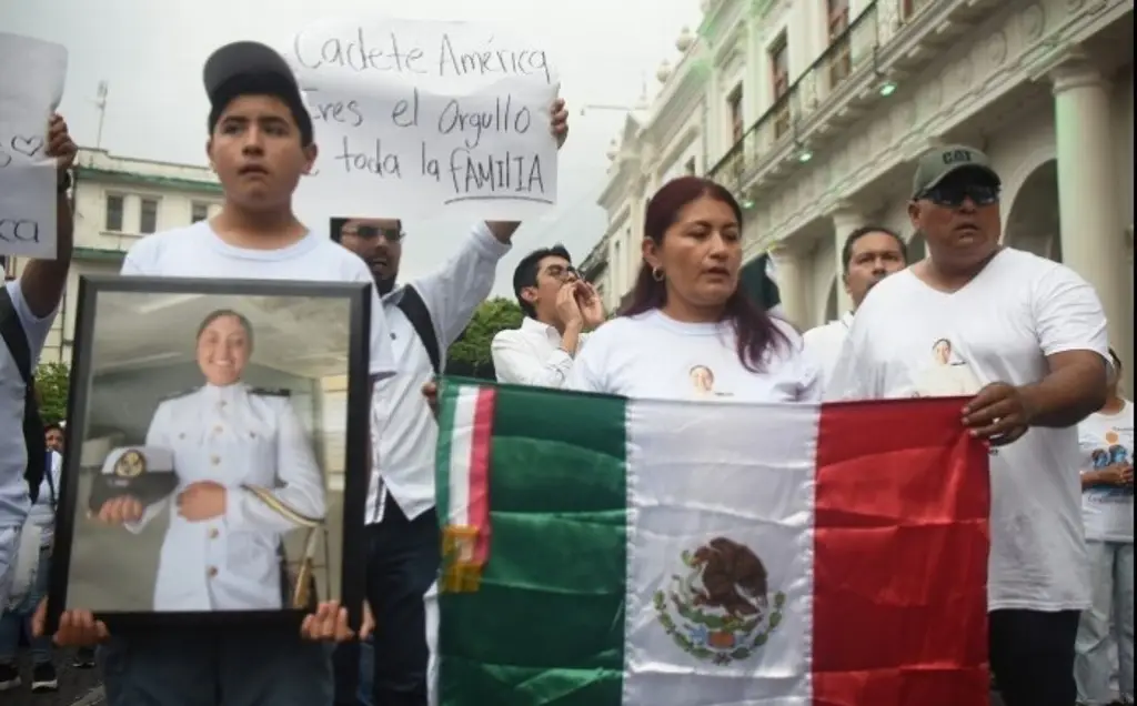 Imagen Marchan en memoria de la cadete América Sánchez quien murió en buque Cuauhtémoc