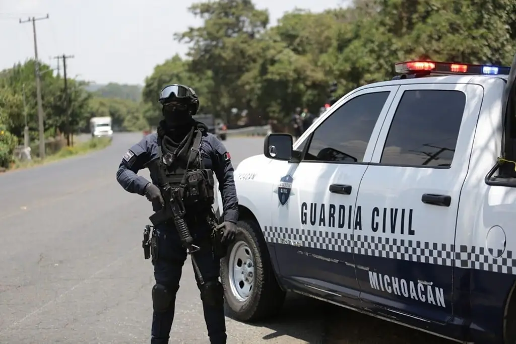 Imagen Bloqueos y vehículos incendiados en Tierra Caliente, Michoacán: reportan 2 policías muertos