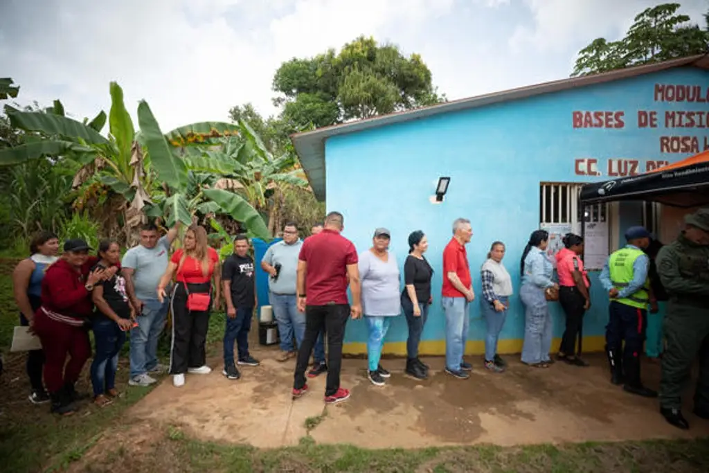 Imagen Elecciones legislativas en Venezuela avanza con poca afluencia y denuncias de opositores