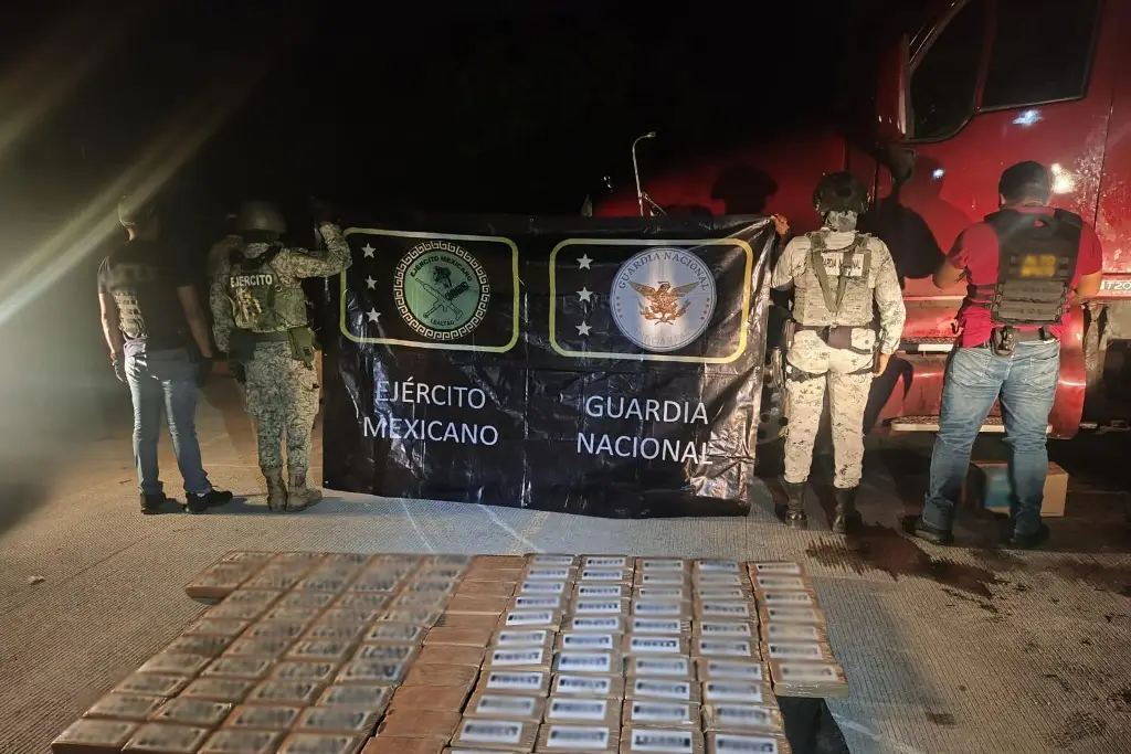 Imagen Detienen a conductor de tráiler con 200 kilos de cocaína en carretera de Oaxaca