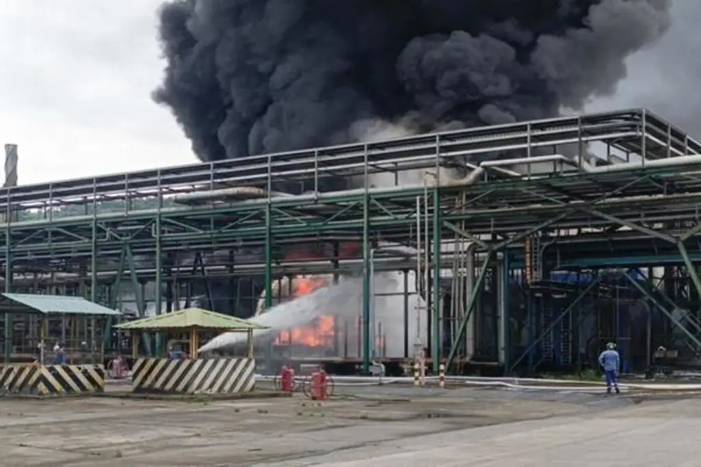 Imagen La mayor refinería de Ecuador sufre incendio en depósito de combustible sin dejar víctimas