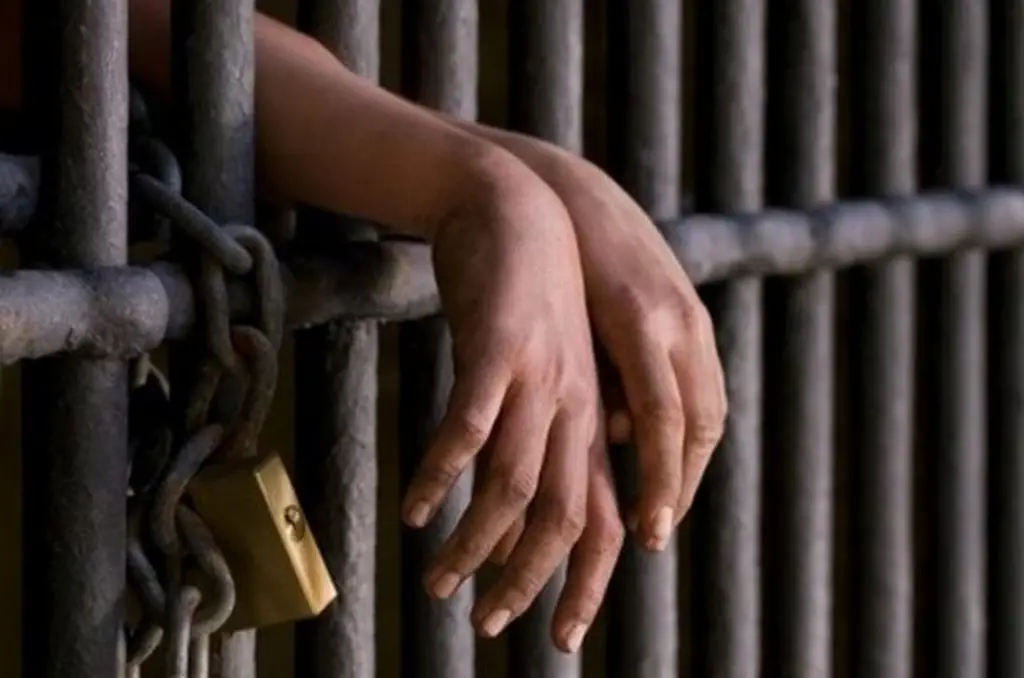 Imagen Capturan a 3 de los reos fugados de cárcel de Nueva Orleans; siguen 2 prófugos