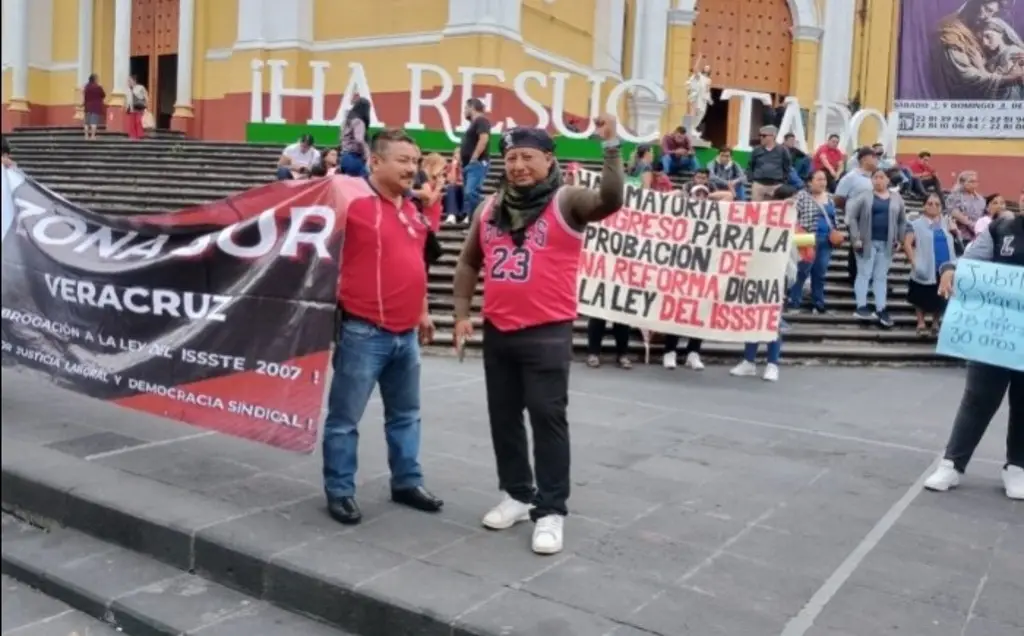 Imagen Piden mejores condiciones laborales para docentes de educación indígena y contratación de seguros institucionales