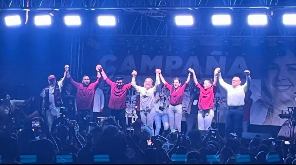 Imagen Bertha Ahued cerró campaña en la colonia Gutiérrez Barrios de Boca del Río