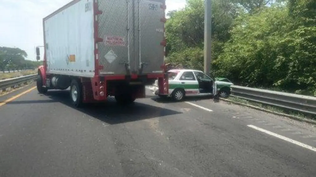 Imagen Hay cierre total de circulación en autopista de Veracruz; es por esta razón 