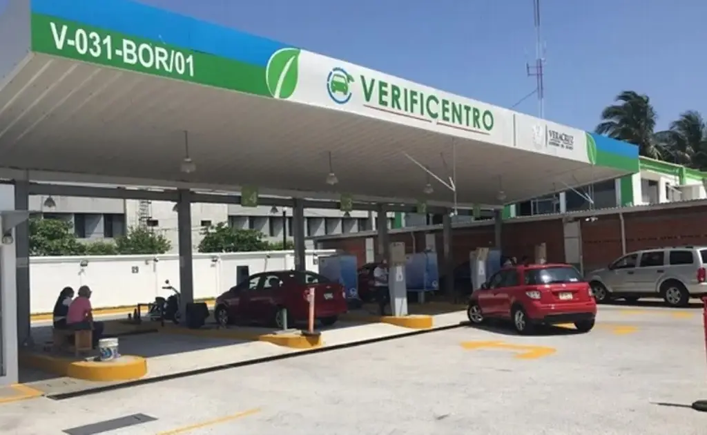 Imagen Revelan que hay escasez de hologramas para realizar verificación vehicular en Veracruz