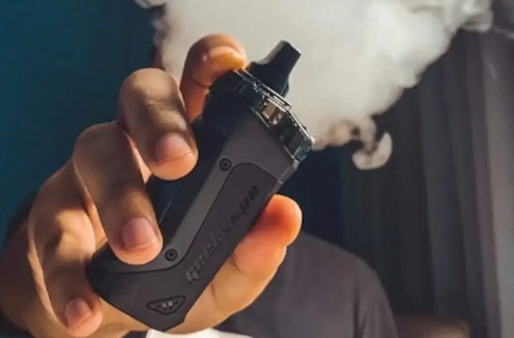 Imagen Por prohibición, crece el mercado negro de 'vapeadores' en México