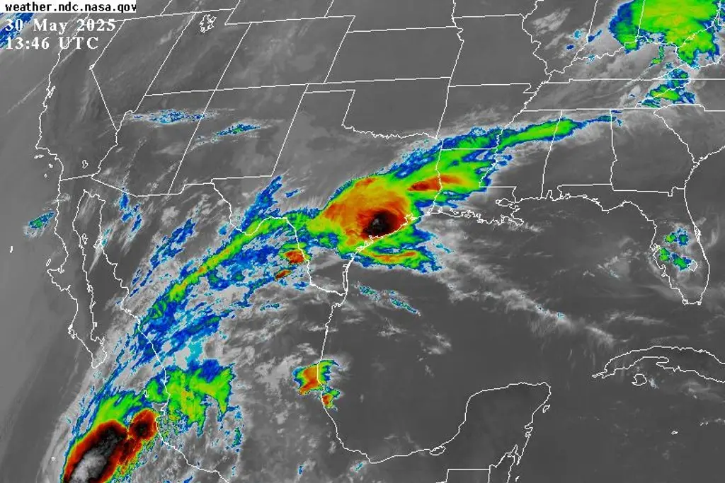Tormenta Alvin se 'desinfla' antes de tocar tierra en Baja California