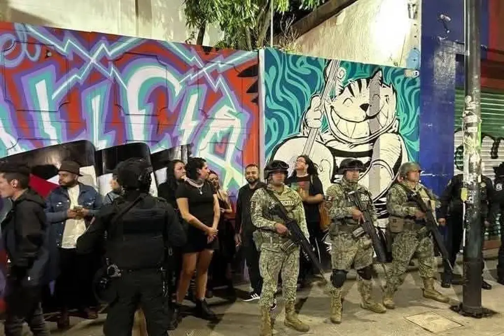 Imagen Con armas en mano, Ejército cierra espacio cultural 'Multiforo Alicia' en pleno concierto