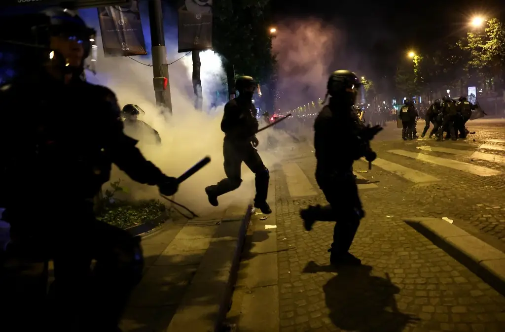 Imagen Disturbios 'manchan' festejos en París por victoria del PSG en la Champions League