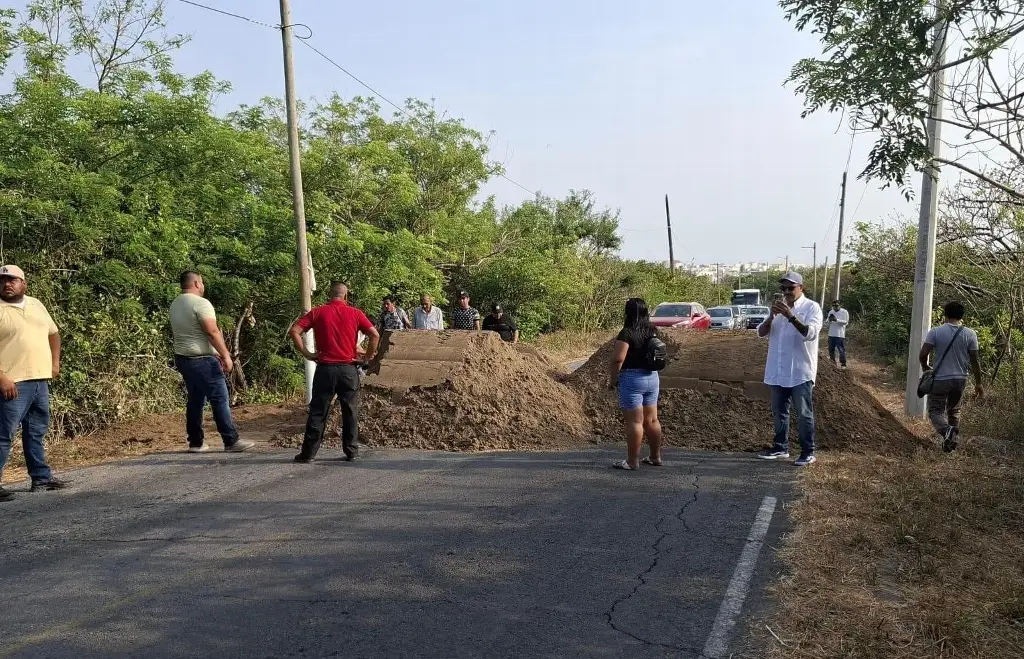 Imagen Para obstaculizar votaciones, bloquean accesos a comunidades de Alvarado