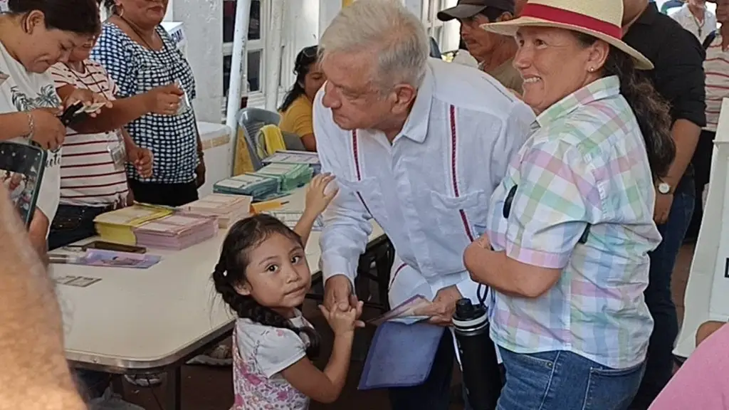 Imagen Reaparece AMLO en Chiapas para votar en la elección judicial