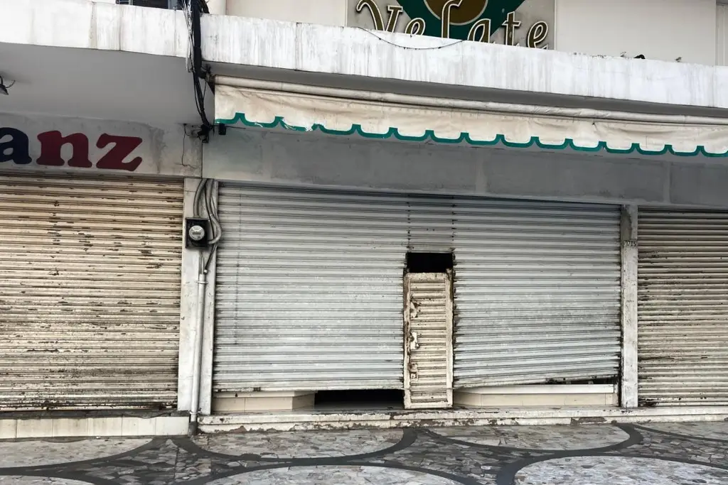 Imagen En la madrugada, forzan cortina de zapatería en pleno Centro Histórico de Veracruz