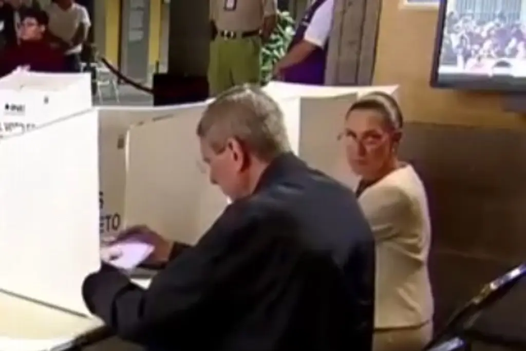 Imagen 'Cuál es el problema?': Responde Sheinbaum tras criticas a su esposo por acordeón en Elección Judicial 
