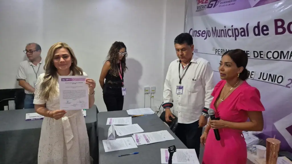 Imagen Entregan constancia de mayoría a Maryjose Gamboa como alcaldesa electa de Boca del Río