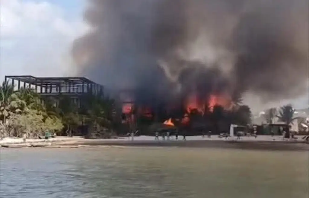 Imagen Deja 6 lesionados y pérdidas millonarias incendio en la isla de Holbox (+Video)