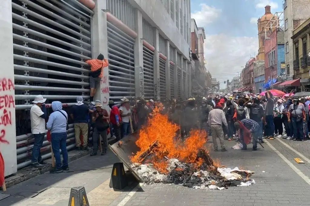 Imagen “Deben ser pacíficas”: Sheinbaum reprocha a la CNTE violencia y provocaciones